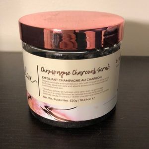 Manna Kadar Champagne Charcoal Scrub